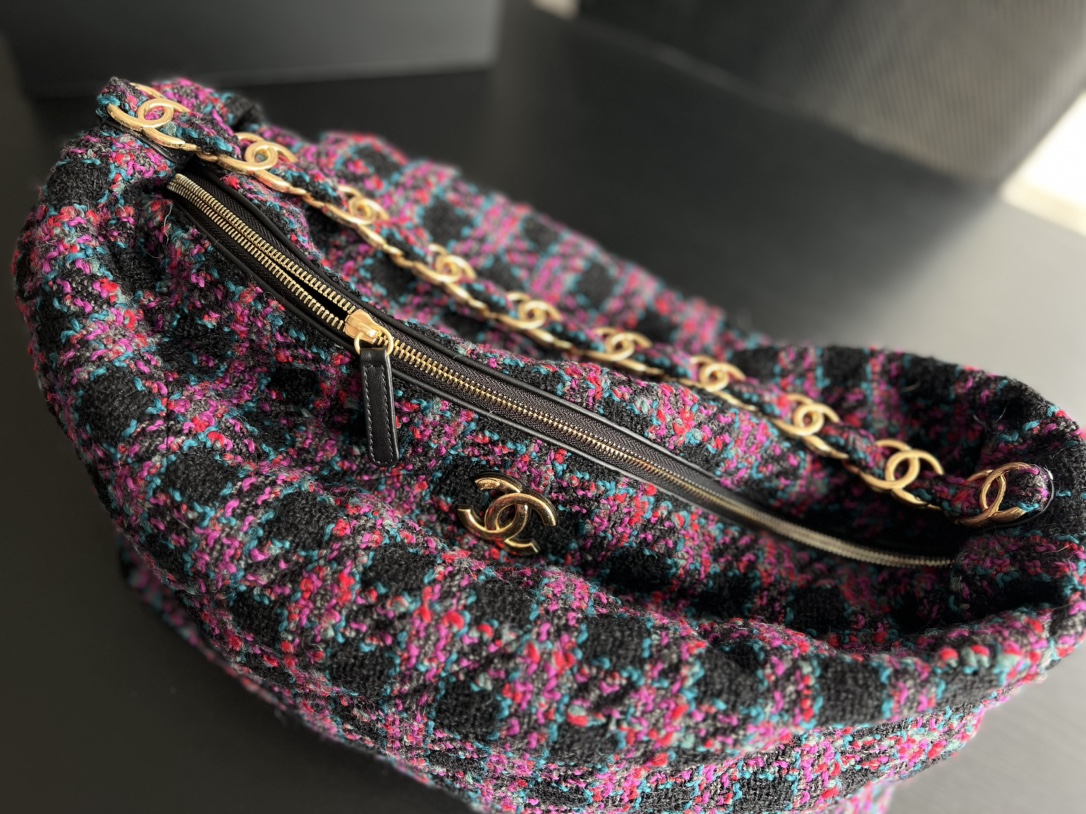 Chanel Large Maxi Hobo Bag Black/Multicolor For Women 19.7 in / 50 cm AS3564 NJ601
