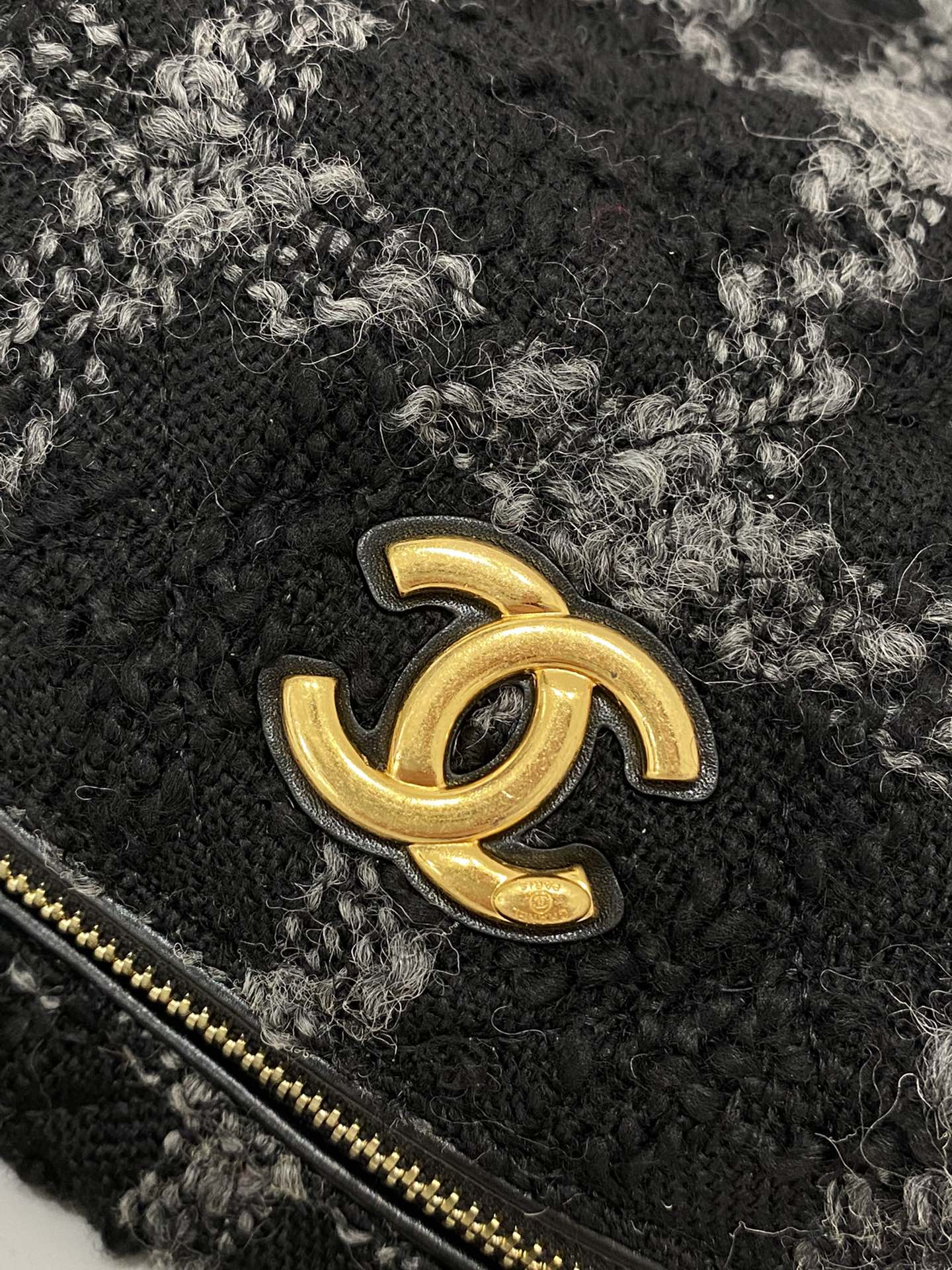 Chanel Maxi Hobo Bag Black For Women 19.5in/50cm