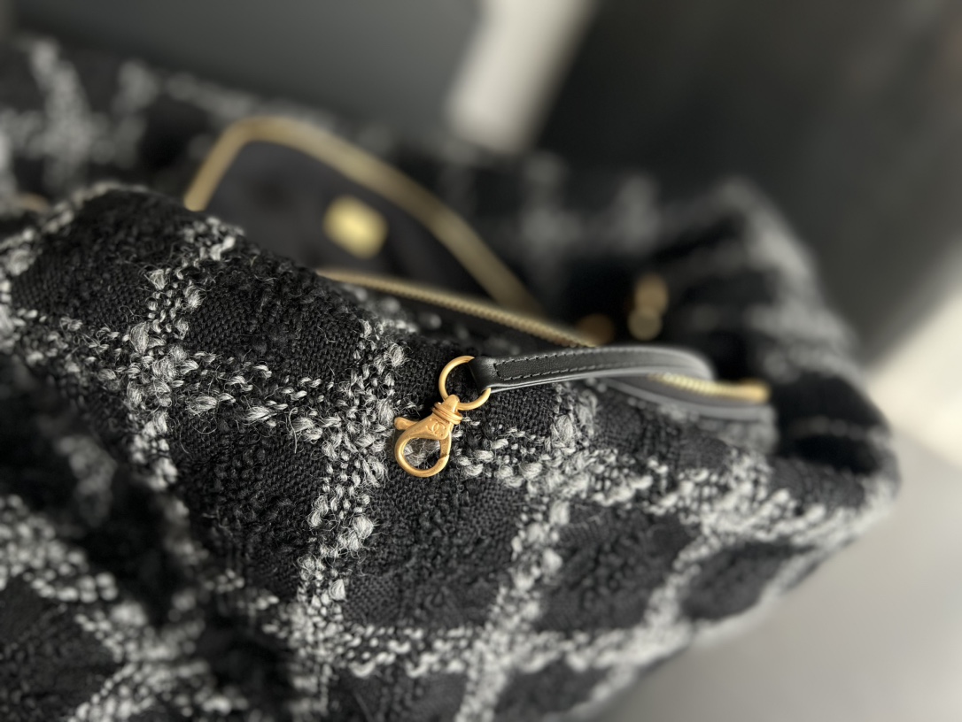 Chanel Maxi Hobo Bag Multicolor/ Black For Women 17.6 in / 45 cm AS3632 NK244