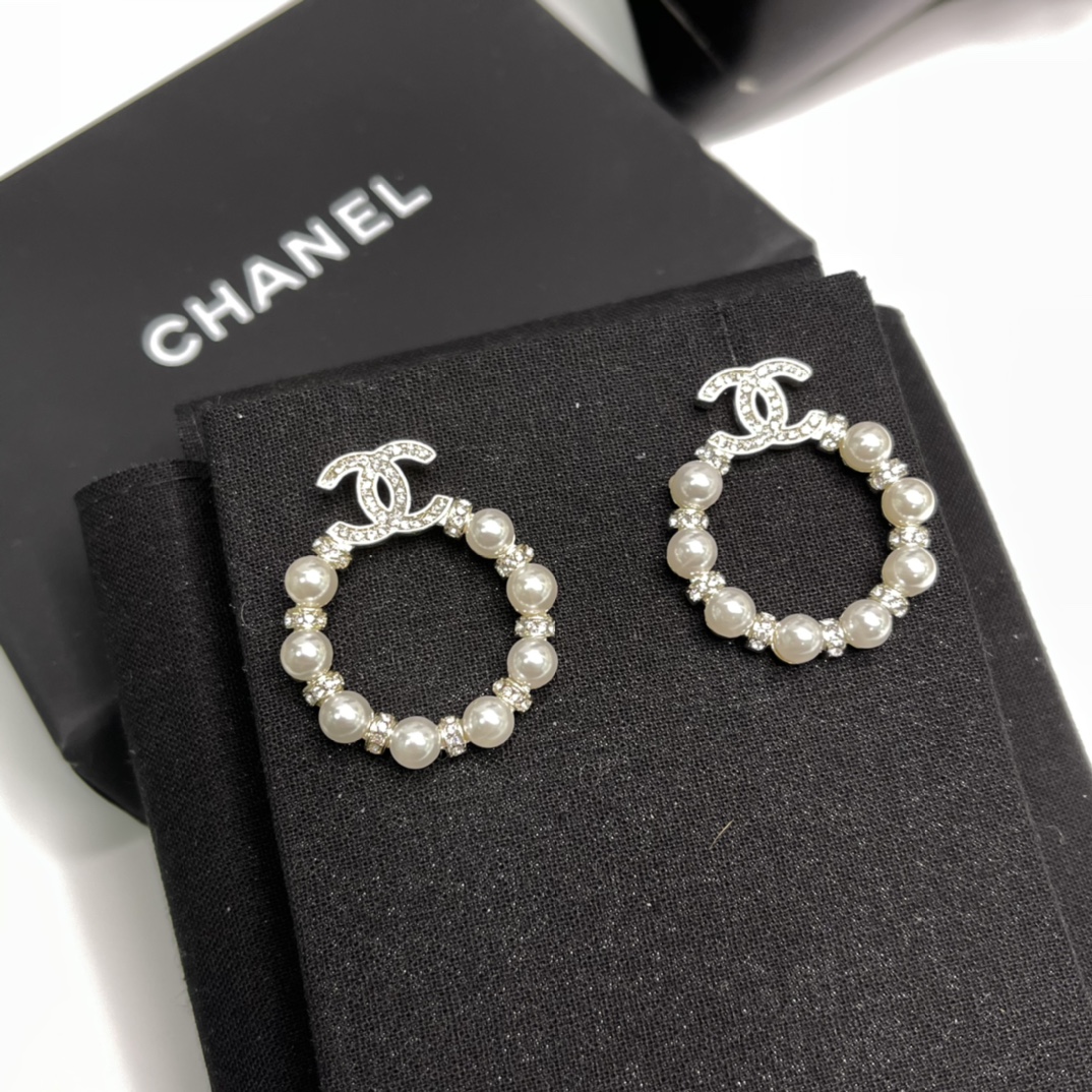 Chanel Mini Pearl Border Circle Frame Earrings Gold Tone For Women