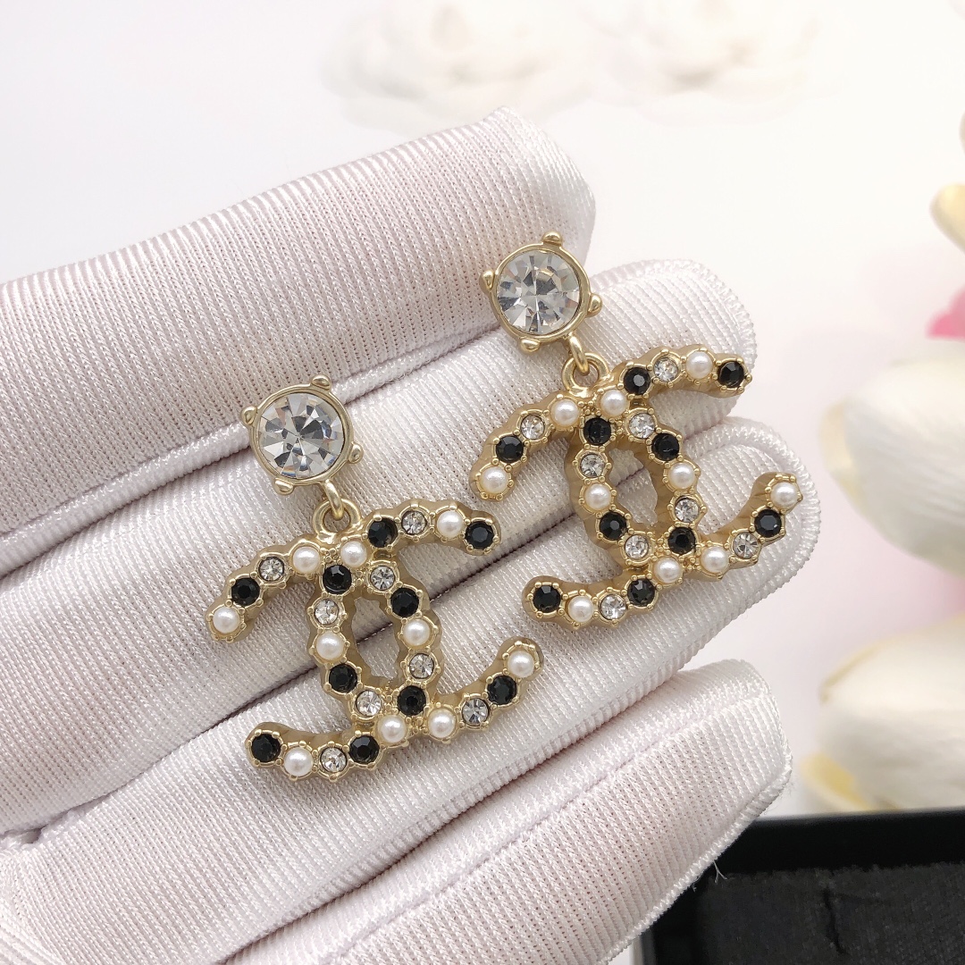 Chanel Pearl Earrings Gold For Women