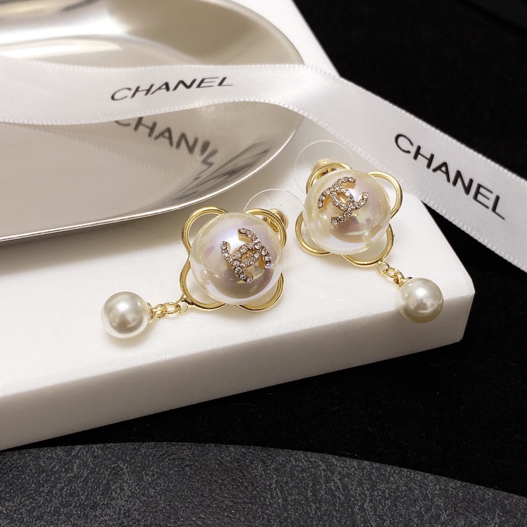 Chanel Pearl Studded Earrings White For Women