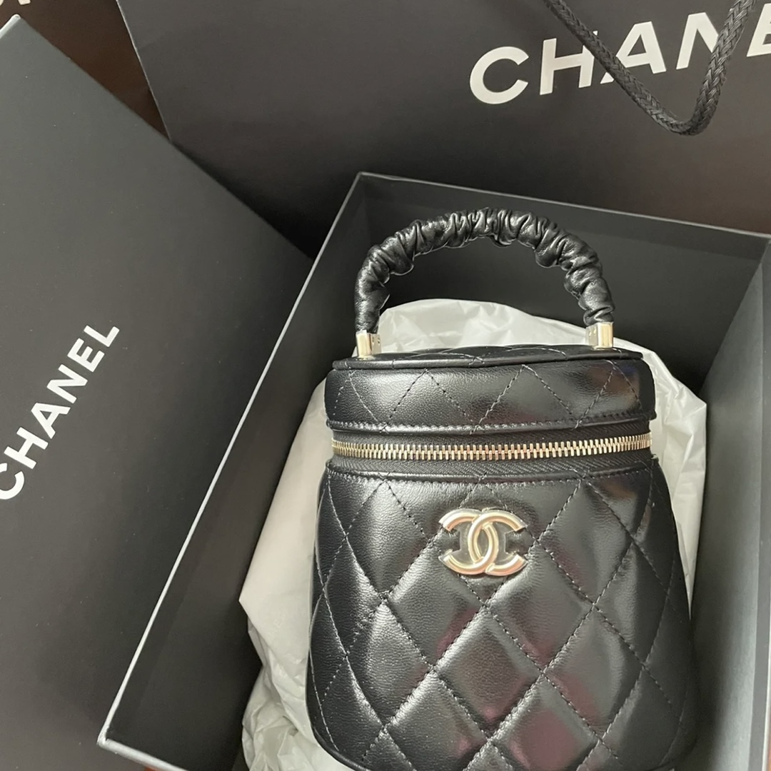 Chanel Small Vanity Case 16cm Black For Women