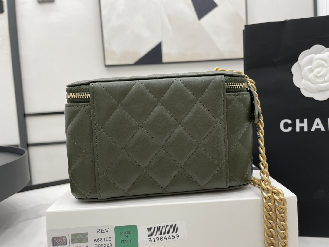 Chanel Small Vanity Case Emerald Green For Women, Women’s Bags 5.9in/15cm