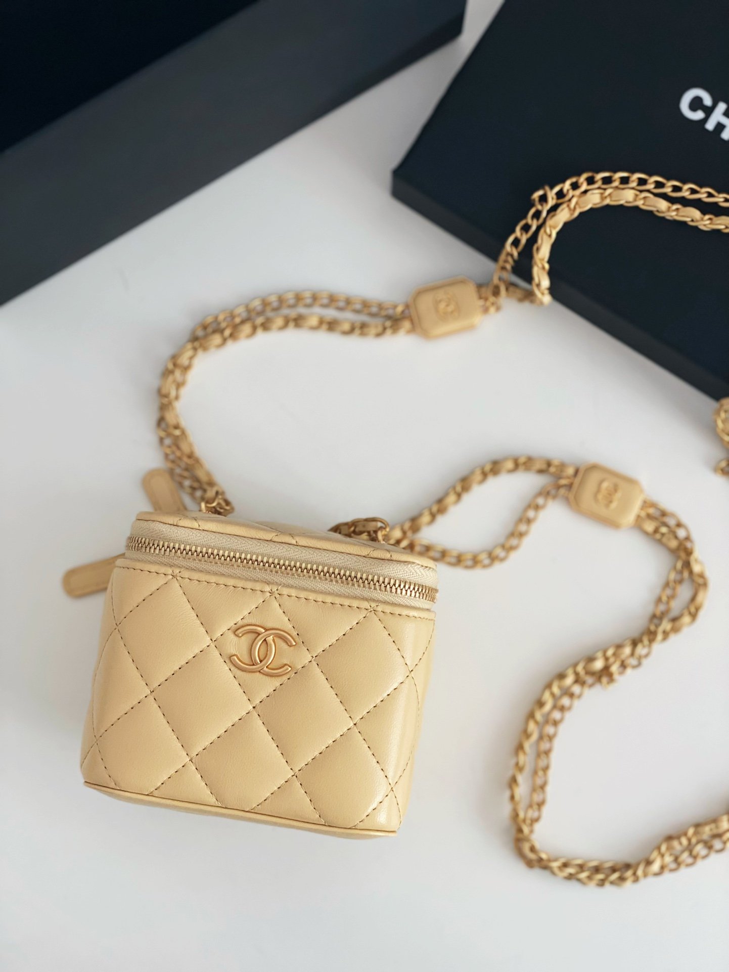 Chanel Small Vanity With Chain Yellow For Women, Women’s Bags 4.3in/11cm