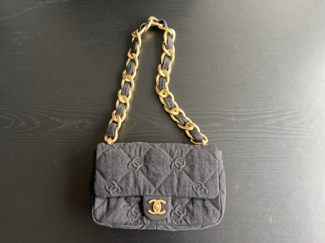 Chanel Trendy Cc Flap Bag Grey For Women 9.5 in / 24 cm