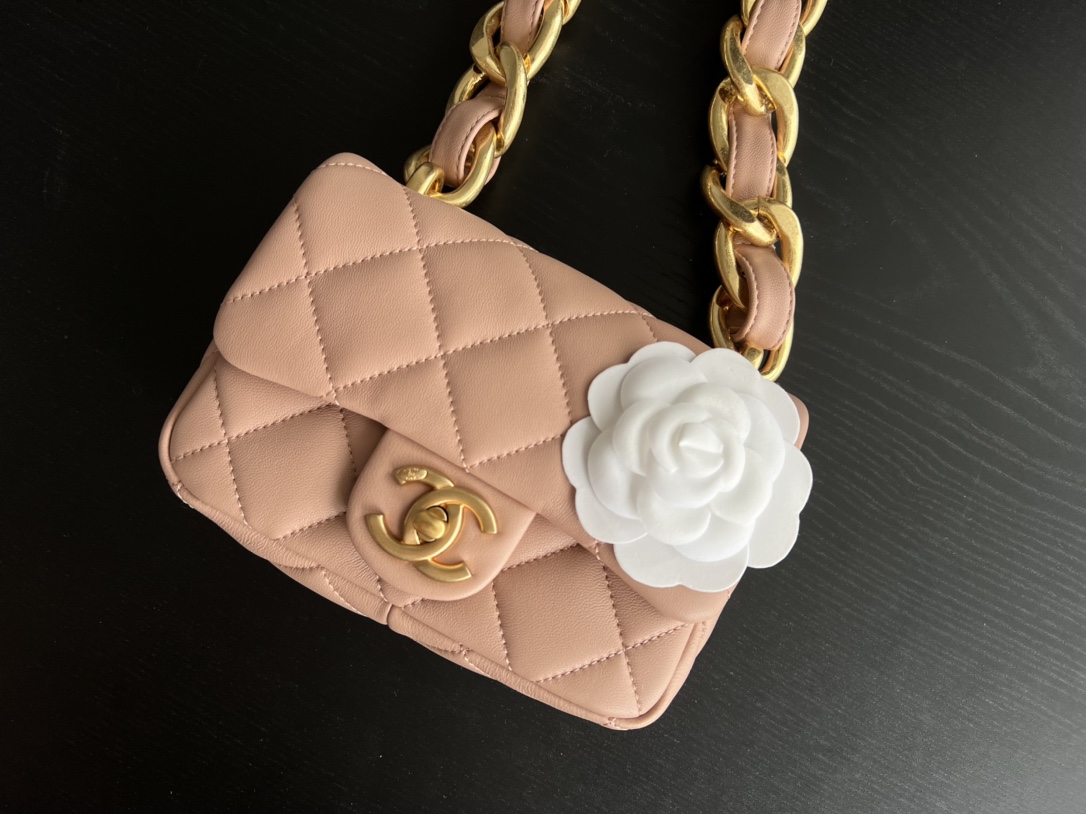 Chanel Trendy Cc Flap Bag White/ Beige For Women 6.7 in / 17 cm