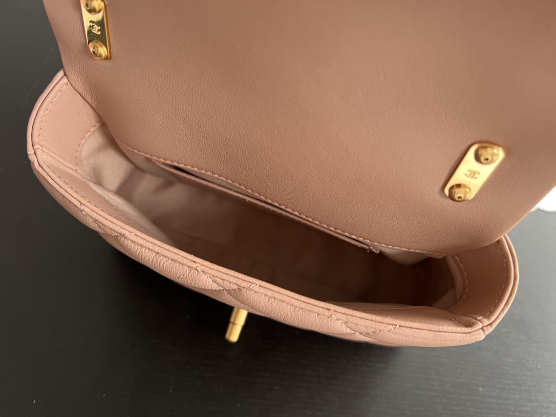 Chanel Trendy Cc Flap Bag White/ Beige For Women 6.7 in / 17 cm