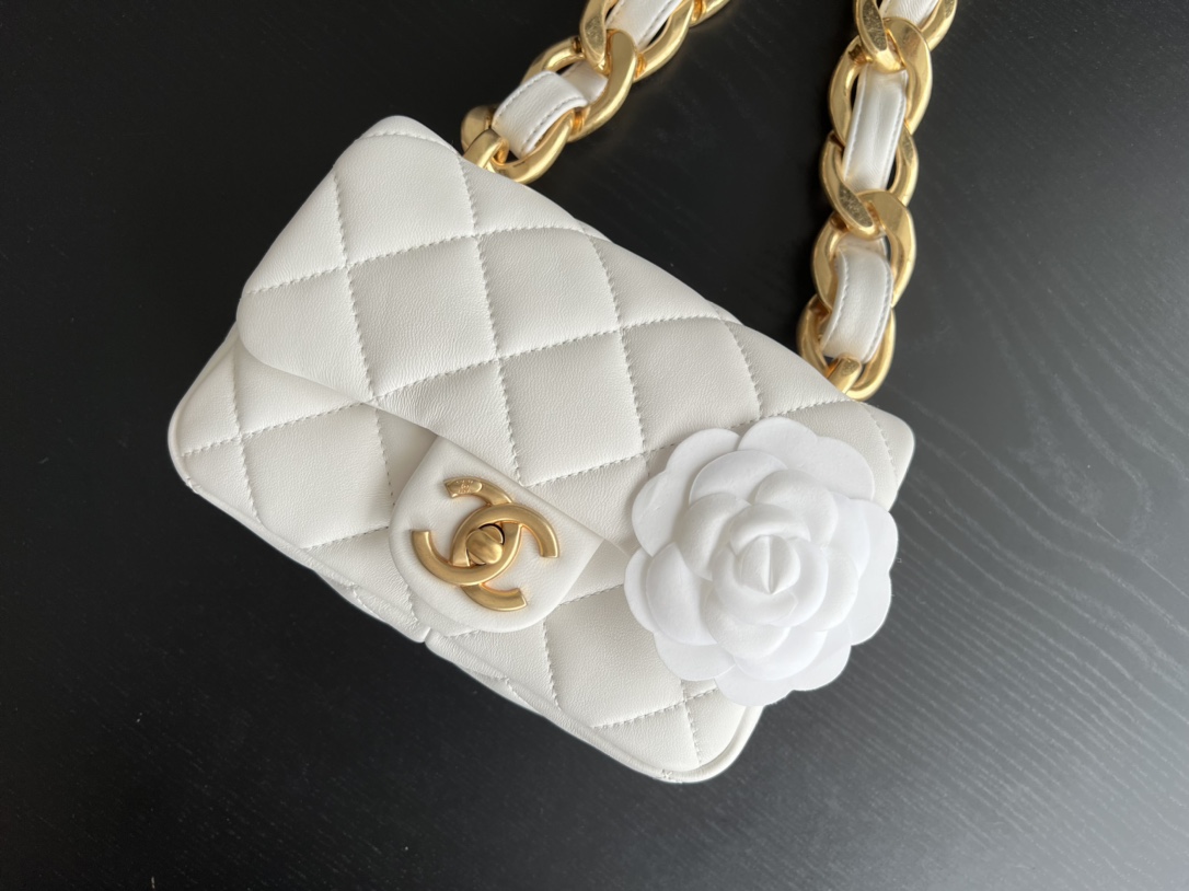 Chanel Trendy Cc Flap Bag White/ Beige For Women 6.7 in / 17 cm