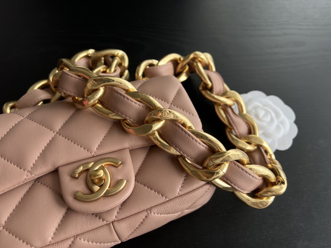 Chanel Trendy Cc Flap Bag White/ Beige For Women 6.7 in / 17 cm