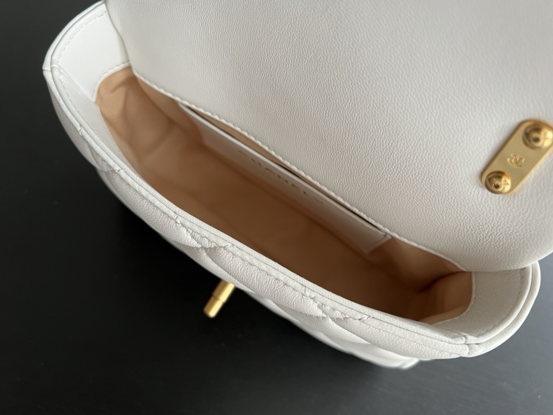 Chanel Trendy Cc Flap Bag White/ Beige For Women 6.7 in / 17 cm