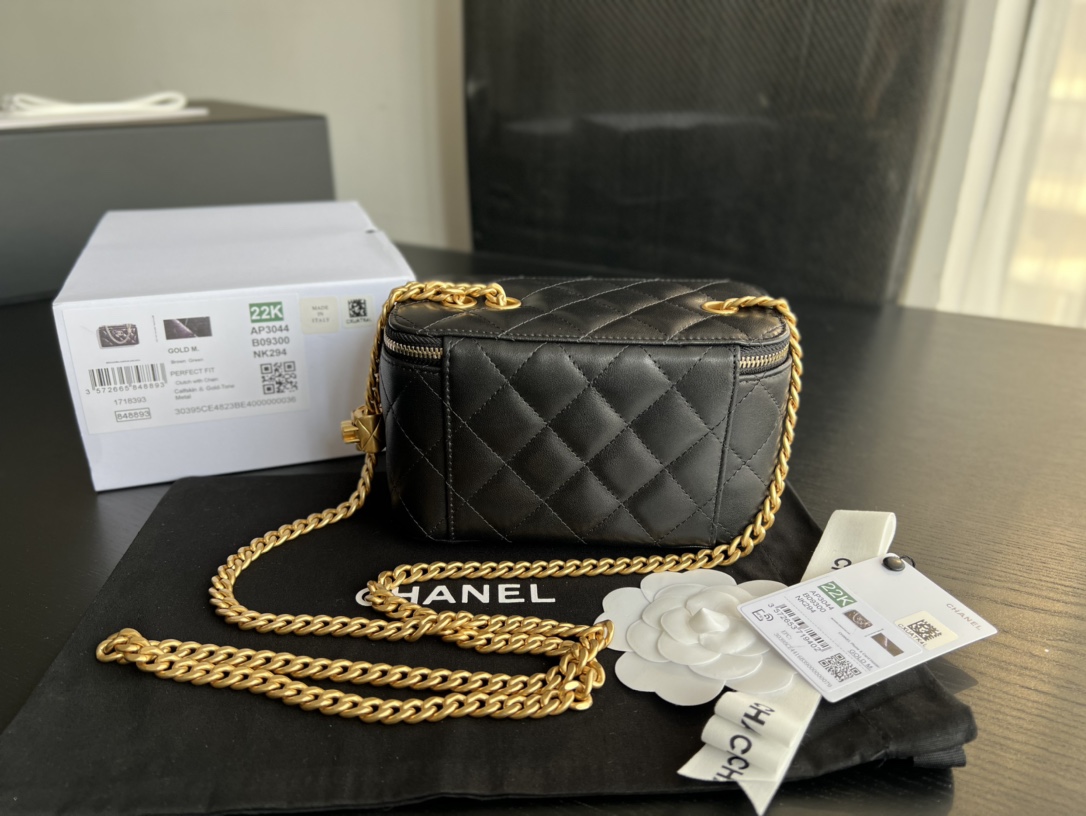 Chanel Vanity With Chain Black/Green/Beige For Women 6.6in/17cm