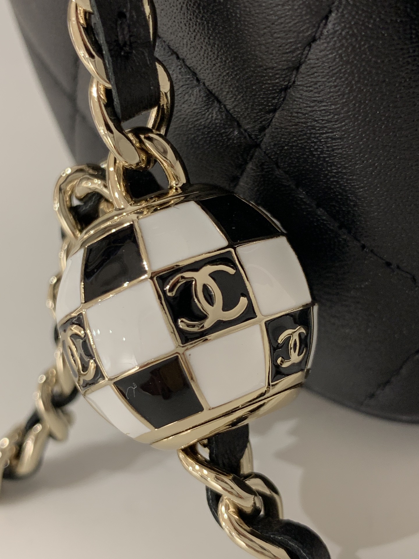 Chanel Vanity With Chain Mini Black For Women 4.3 in / 11 cm