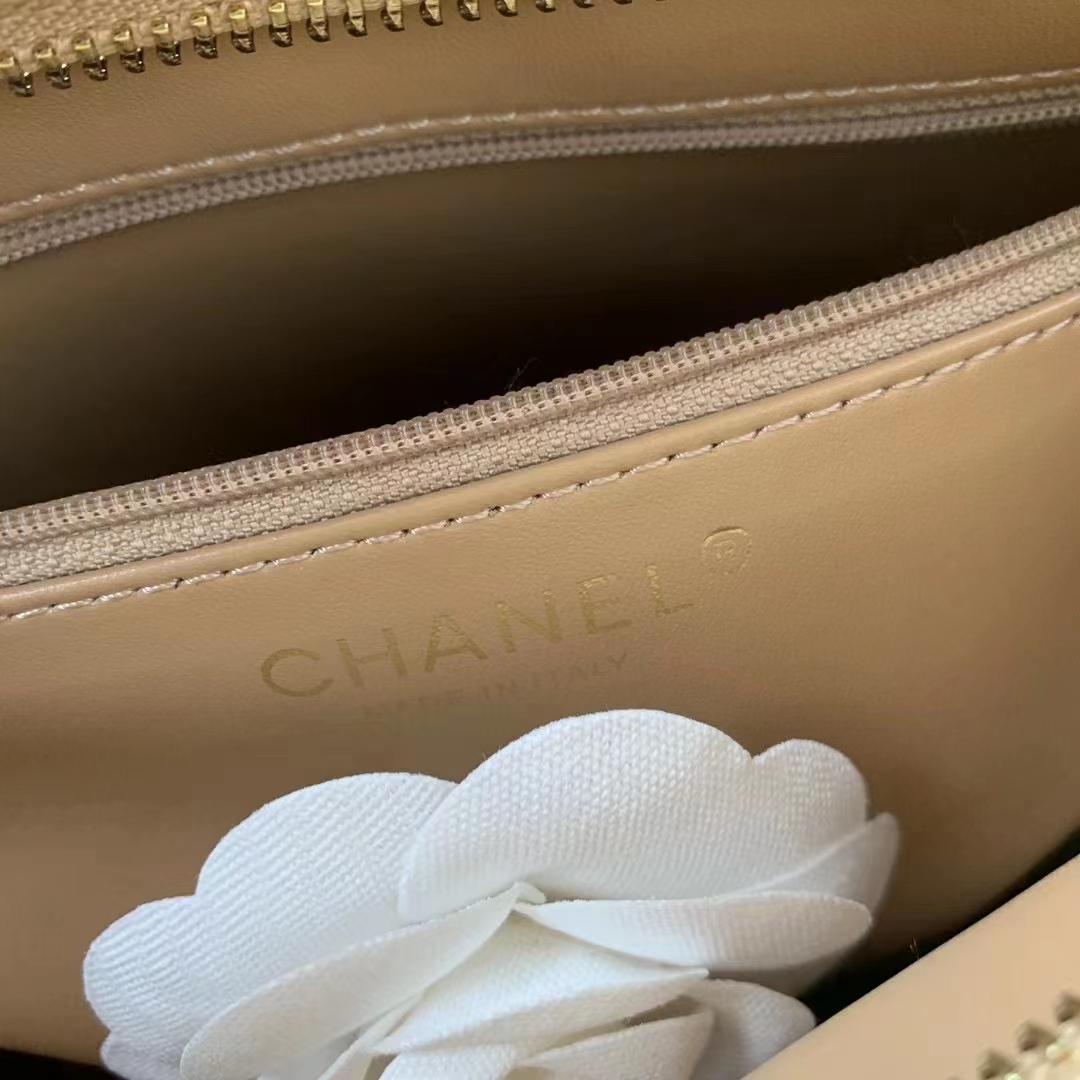 Chanel Vintage CC Open Tote Caviar East West Beige For Women, Women’s Bags 14.5in/36.9cm