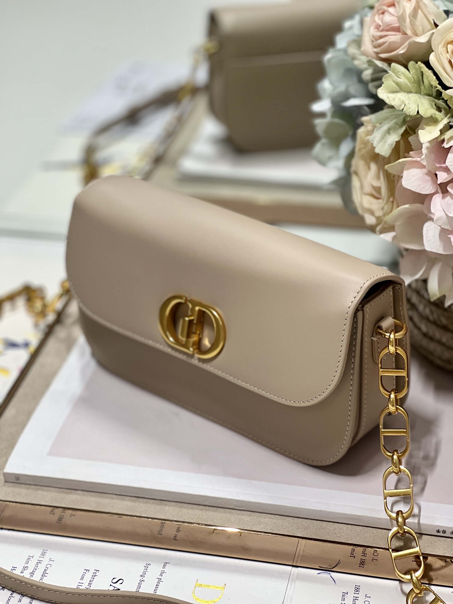 Christian Dior 30 Montaigne Avenue Bag Black/White/Blue/Beige/Light Pink For Women 9 in/ 22.5cmUMOA_