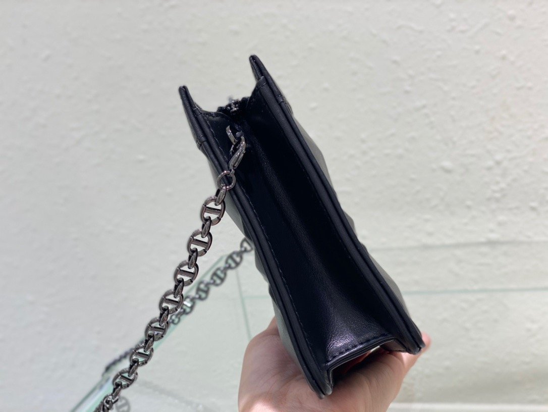 Christian Dior Caro Zipped Pouch With Chain Black, For Women, Women’s Handbags 7.5in/19cm CDBNEM_