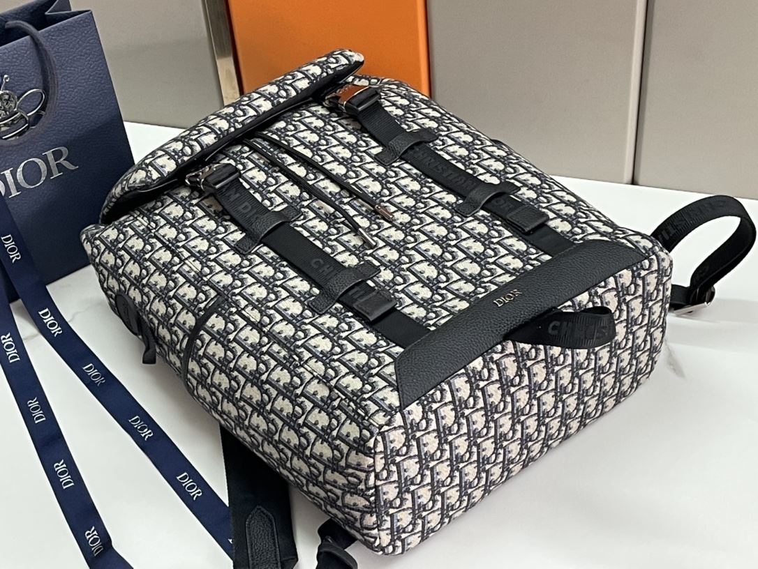 Christian Dior Hit The Road Backpack Black/White For Men 16.7 in/42.5 cm