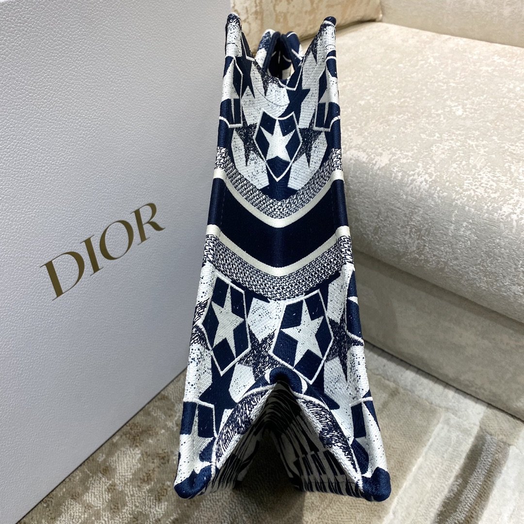 Christian Dior Large Dior Book Tote Blue and White Dior Étoile Embroidery, Blue/White, For Women Women’s Handbags, 41cm CDZTQX_