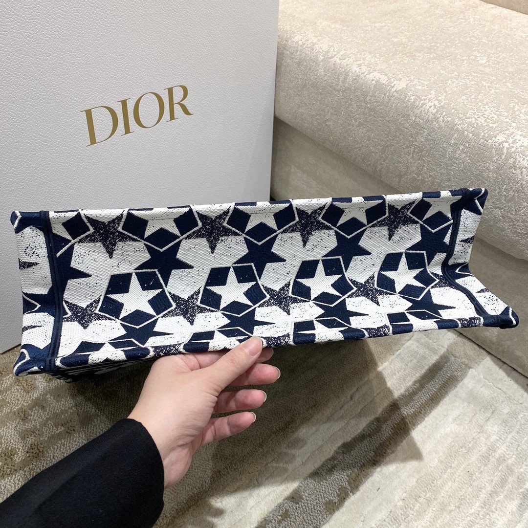 Christian Dior Large Dior Book Tote Blue and White Dior Étoile Embroidery, Blue/White, For Women Women’s Handbags, 41cm CDZTQX_