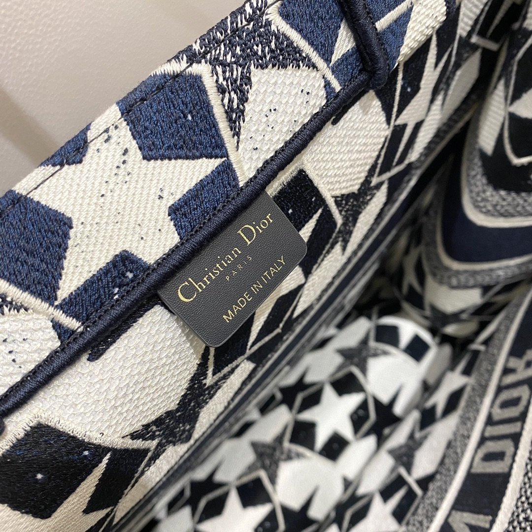 Christian Dior Large Dior Book Tote Blue and White Dior Étoile Embroidery, Blue/White, For Women Women’s Handbags, 41cm CDZTQX_