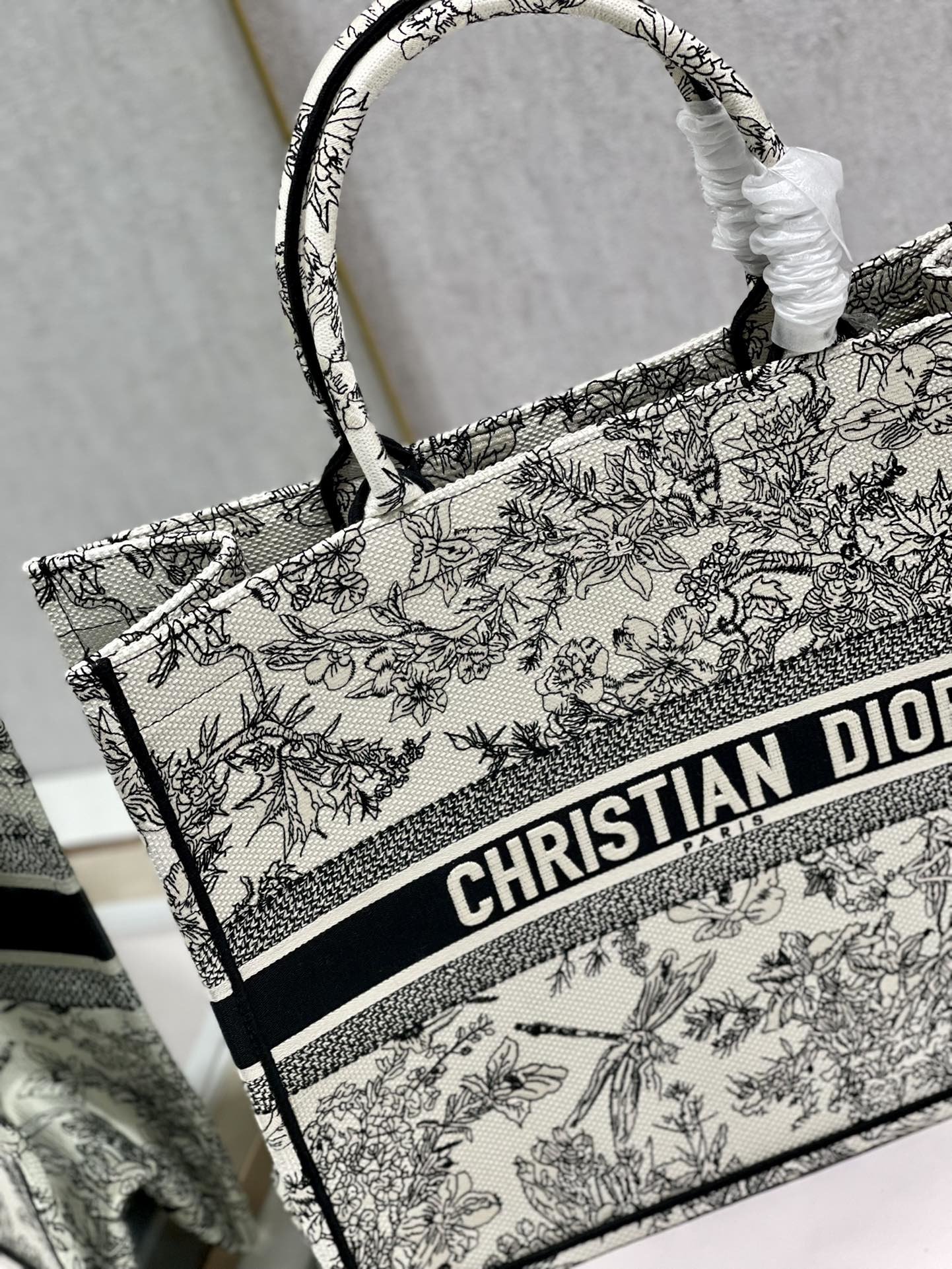Christian Dior Large Dior Book Tote Toile de Jouy Flowers Embroidery, Black/Beige, For Women Women’s Handbags, Shoulder Bags, 42cm CDZTQW_