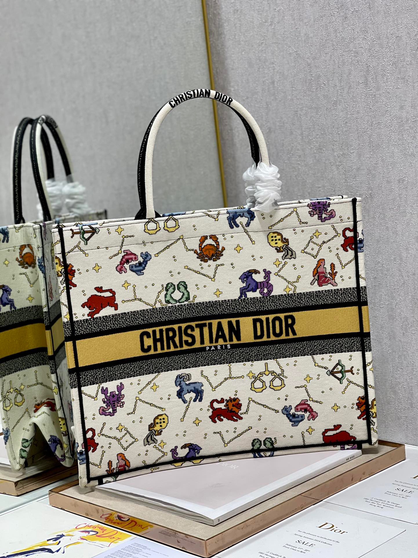 Christian Dior Large Dior Book Tote White, For Women, Women’s Handbags 16.5in/42cm CDZRTY_