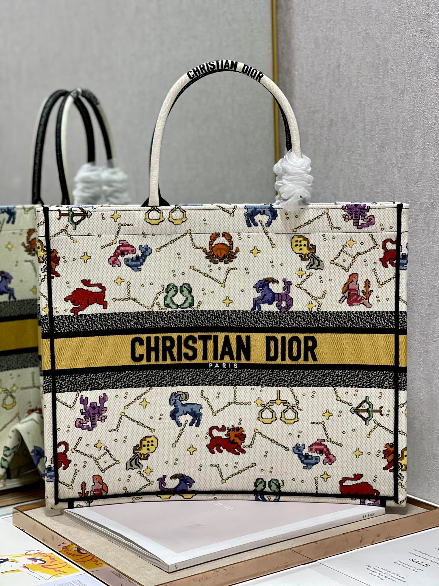 Christian Dior Large Dior Book Tote White, For Women, Women’s Handbags 16.5in/42cm CDZRTY_