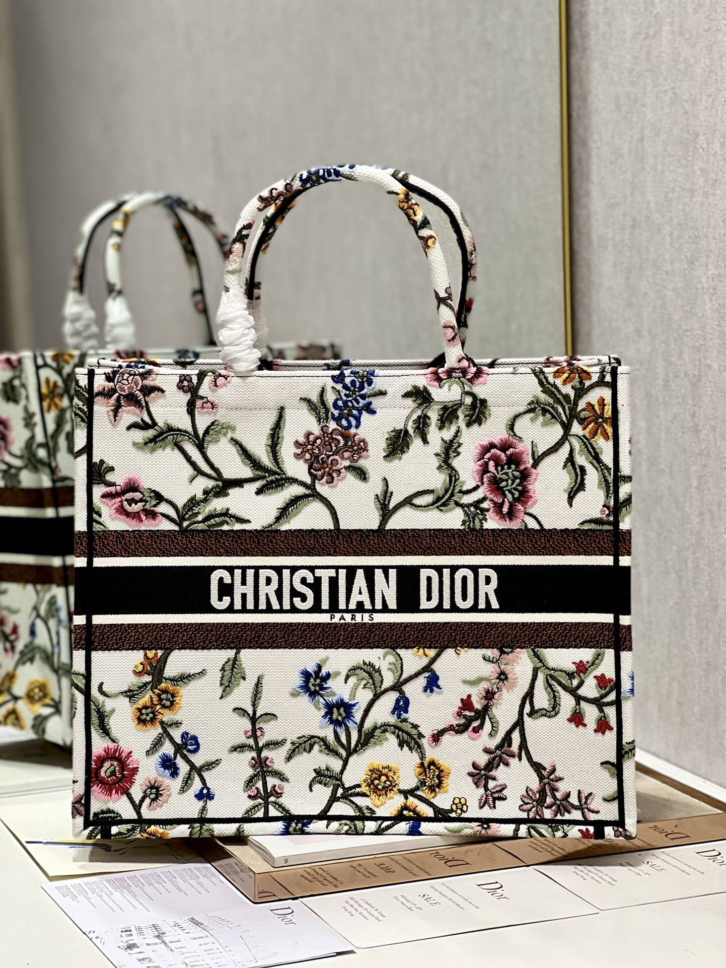 Christian Dior Large Dior Tote Bag Black/White For Women 16.5 in/ 42cmZEAU_