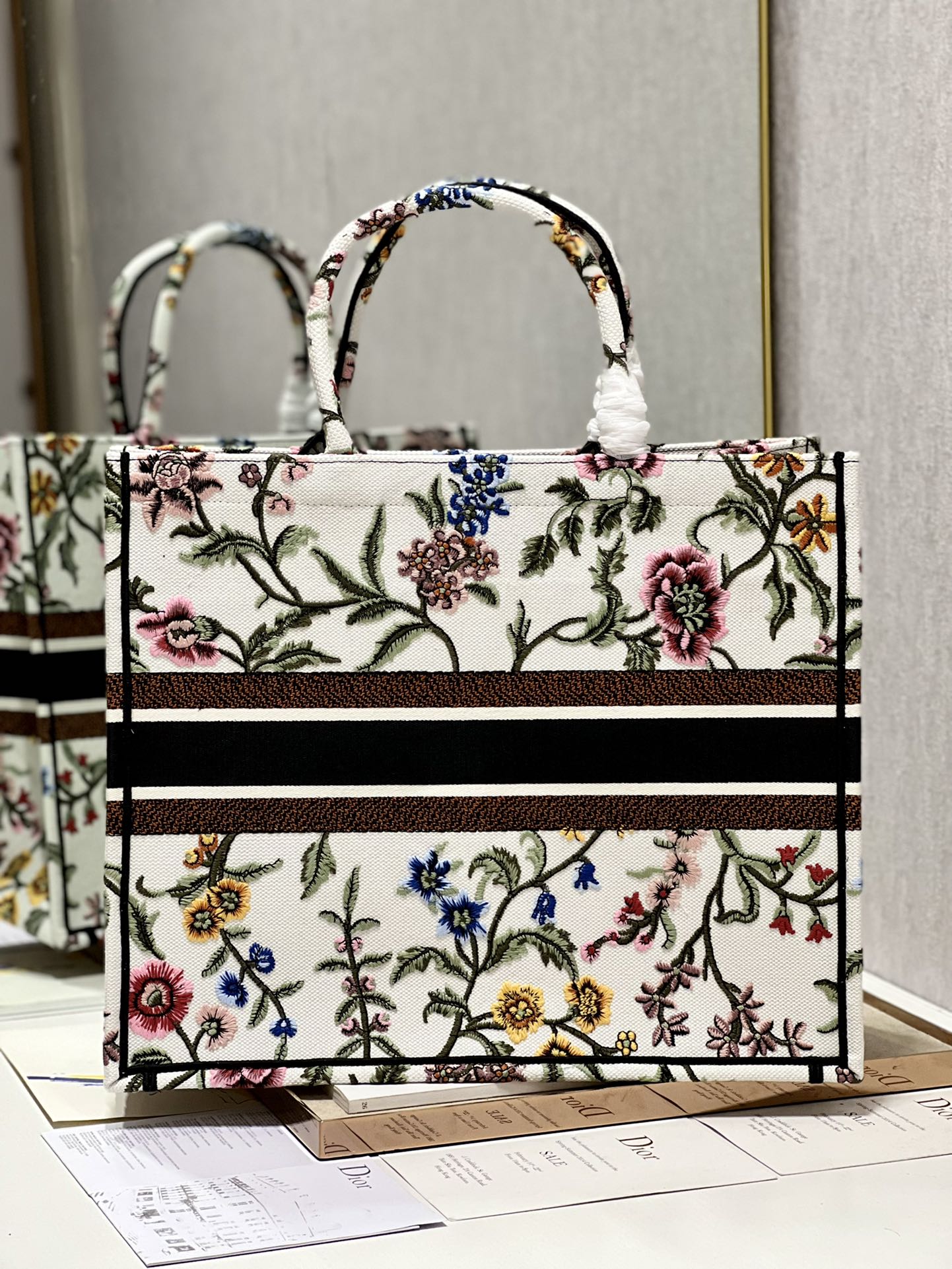 Christian Dior Large Dior Tote Bag Black/White For Women 16.5 in/ 42cmZEAU_