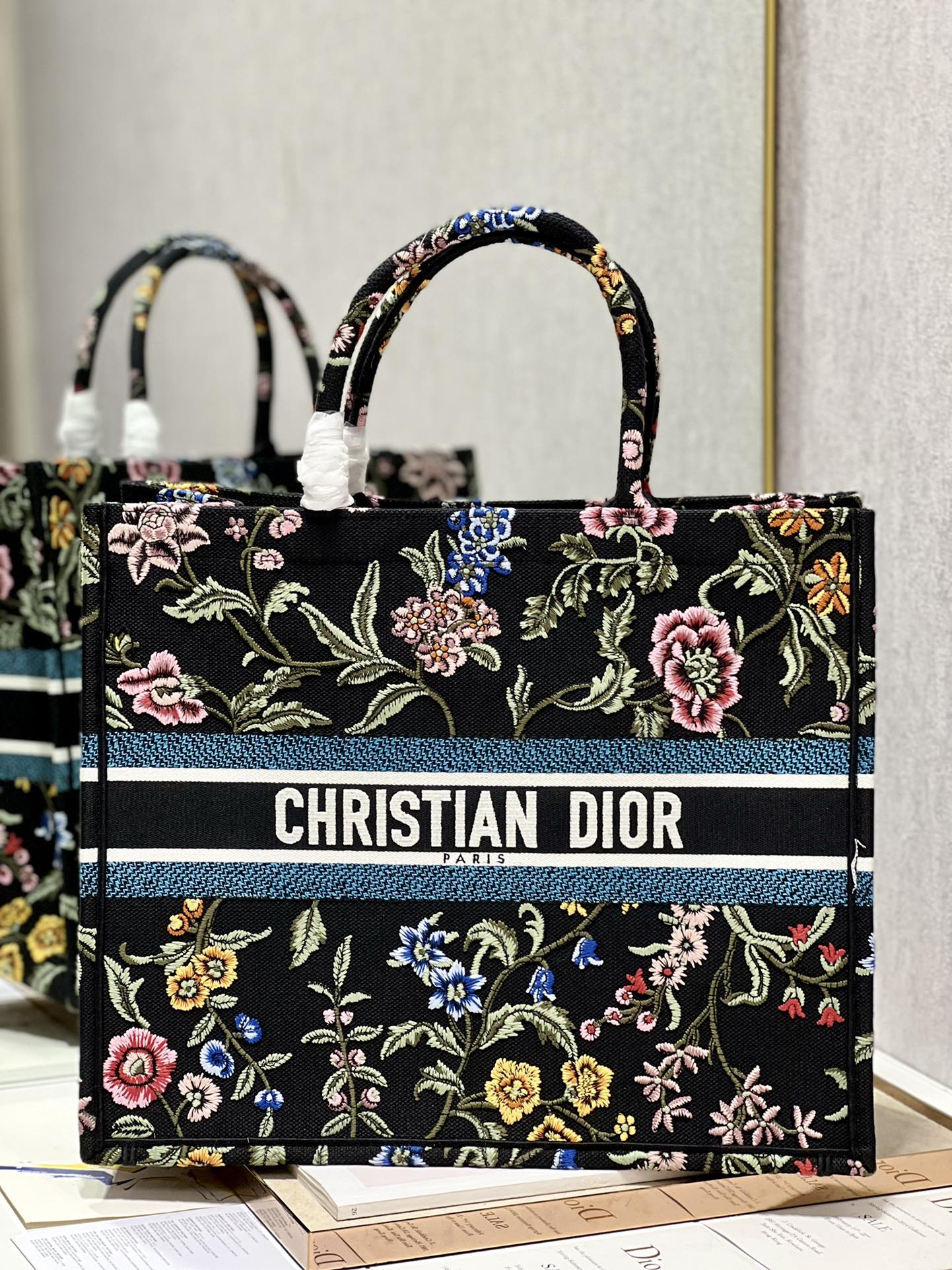 Christian Dior Large Dior Tote Bag Black/White For Women 16.5 in/ 42cmZEAU_