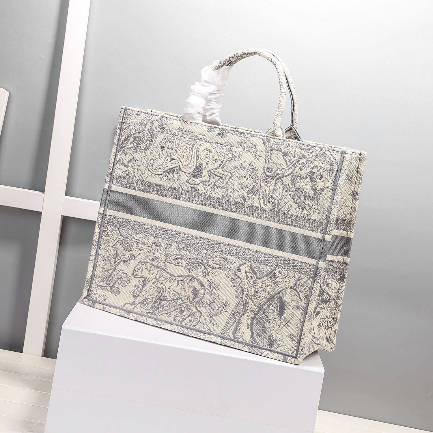 Christian Dior Medium Dior Book Tote Bag By Maria Grazia Chiuri Grey For Women 14in/36cm CDZTDT_