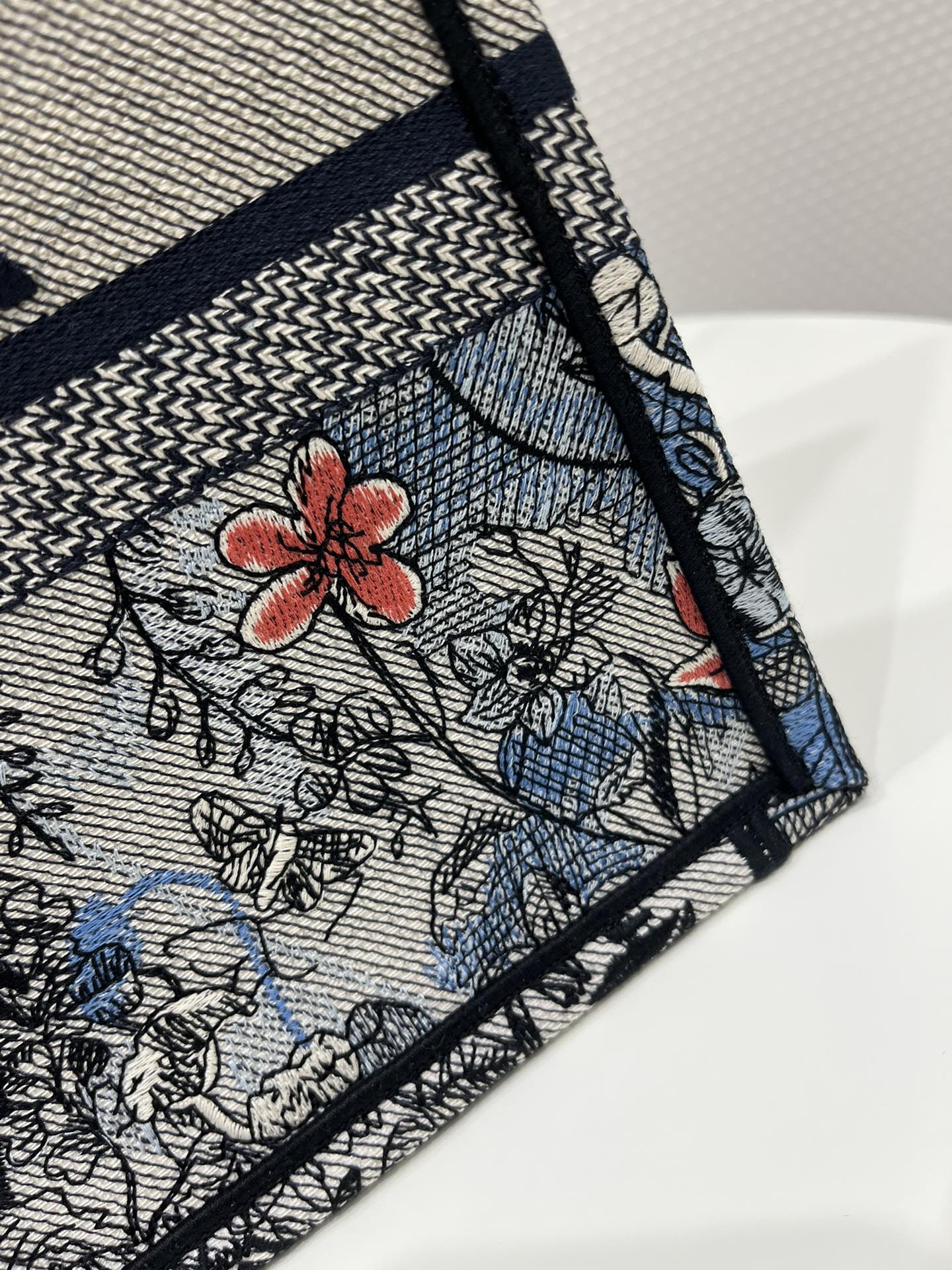 Christian Dior Medium Dior Book Tote Denim Multicolor For Women 14in/36 cmZRZI_M49E