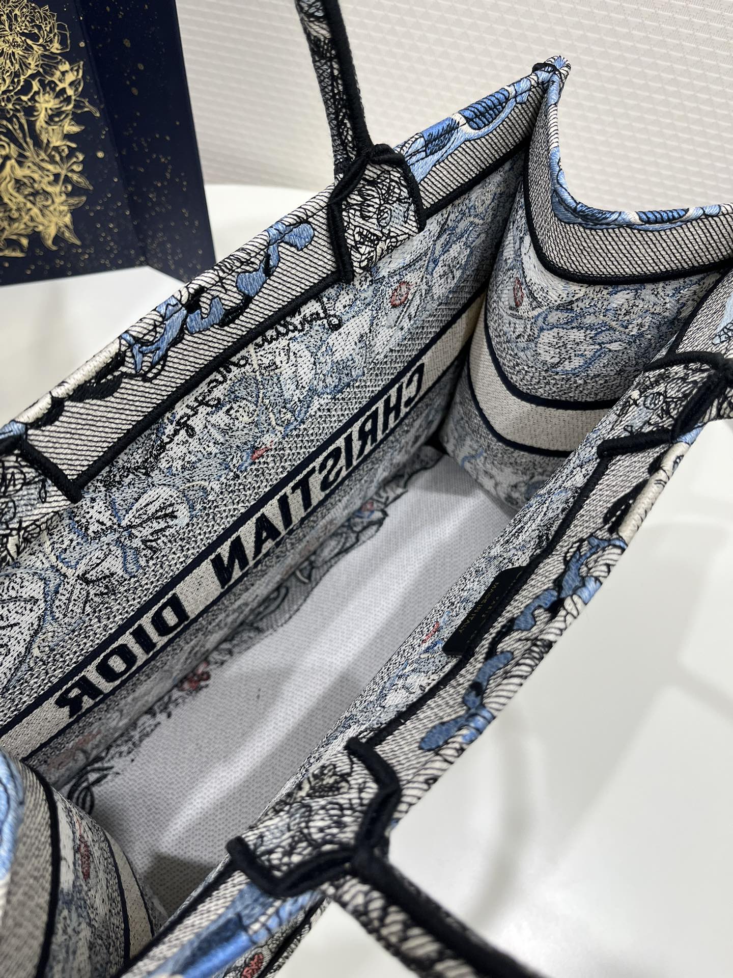 Christian Dior Medium Dior Book Tote Denim Multicolor For Women 14in/36 cmZRZI_M49E