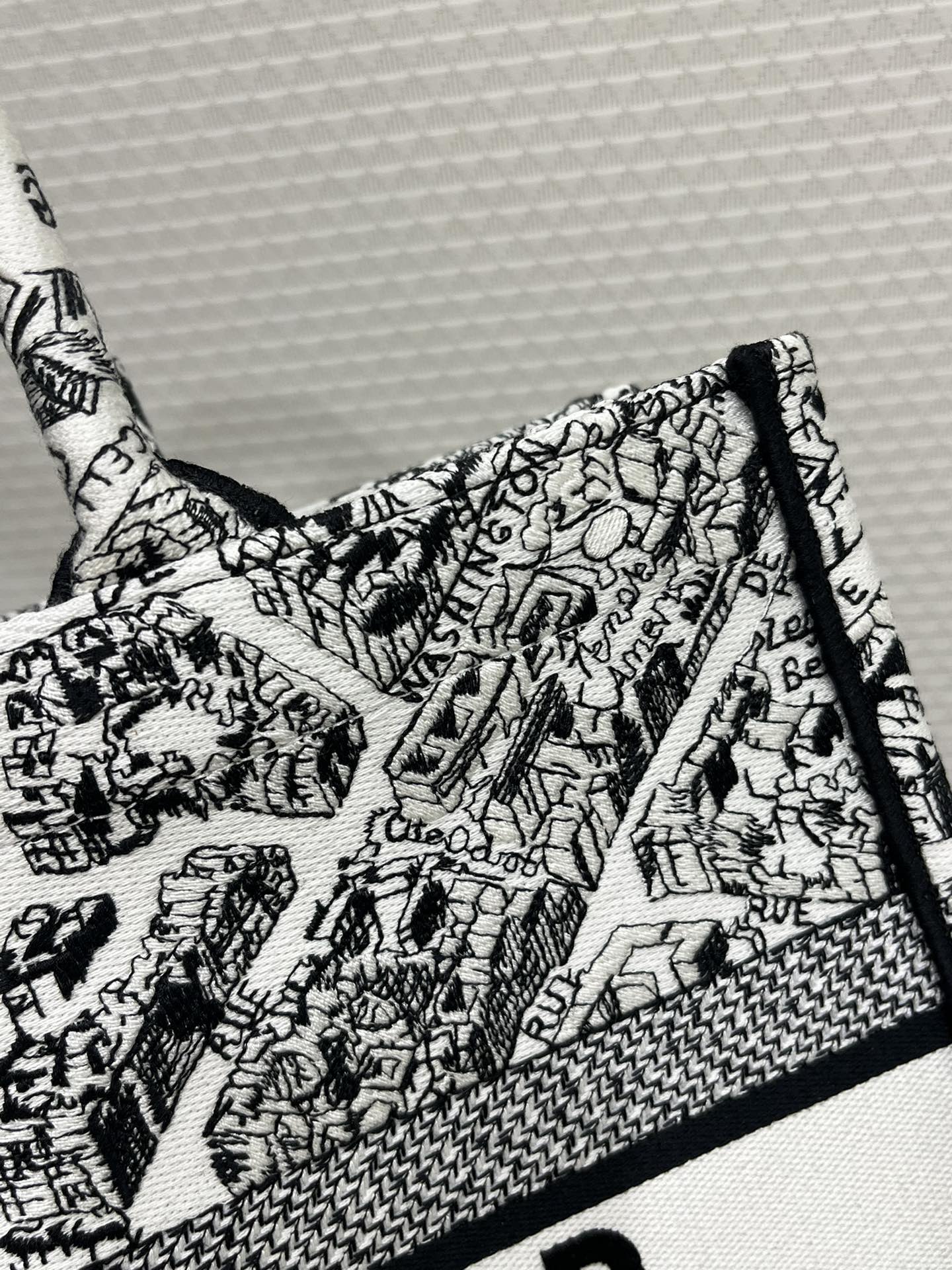 Christian Dior Medium Dior Tote Bag Black And  For Women 14in/ 36cmZOMP_