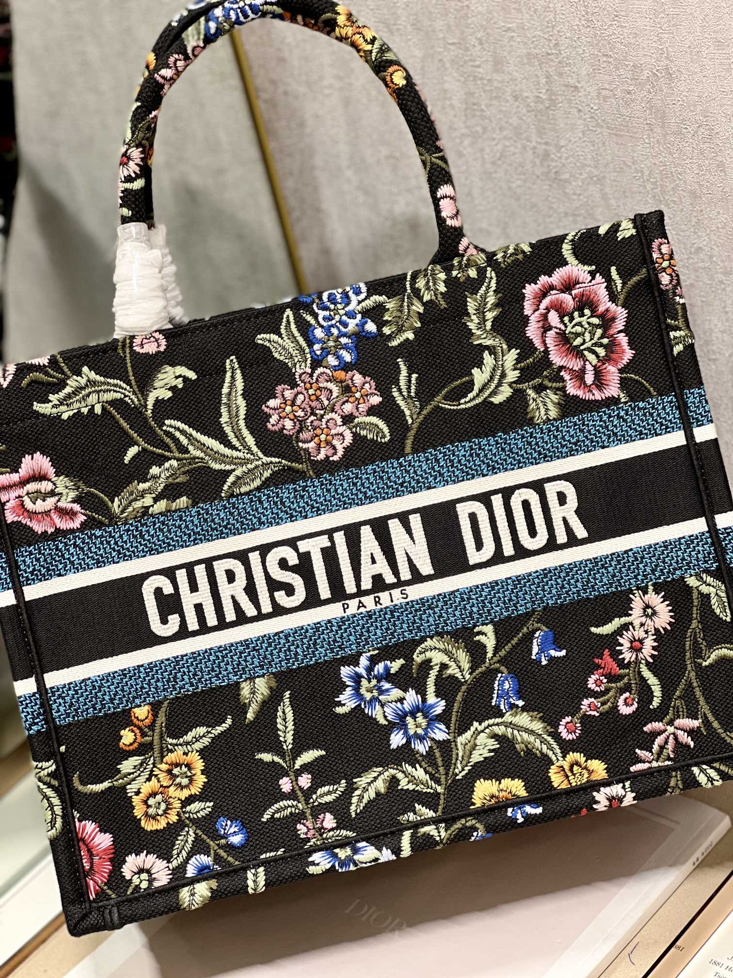 Christian Dior Medium Dior Tote Bag White/Black For Women 14in/ 36cmZEAU_