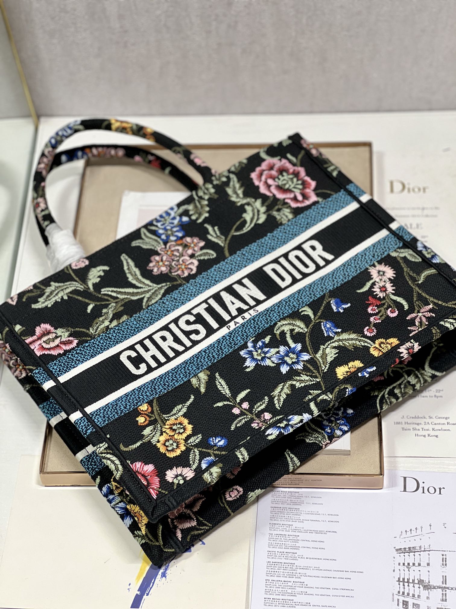 Christian Dior Medium Dior Tote Bag White/Black For Women 14in/ 36cmZEAU_