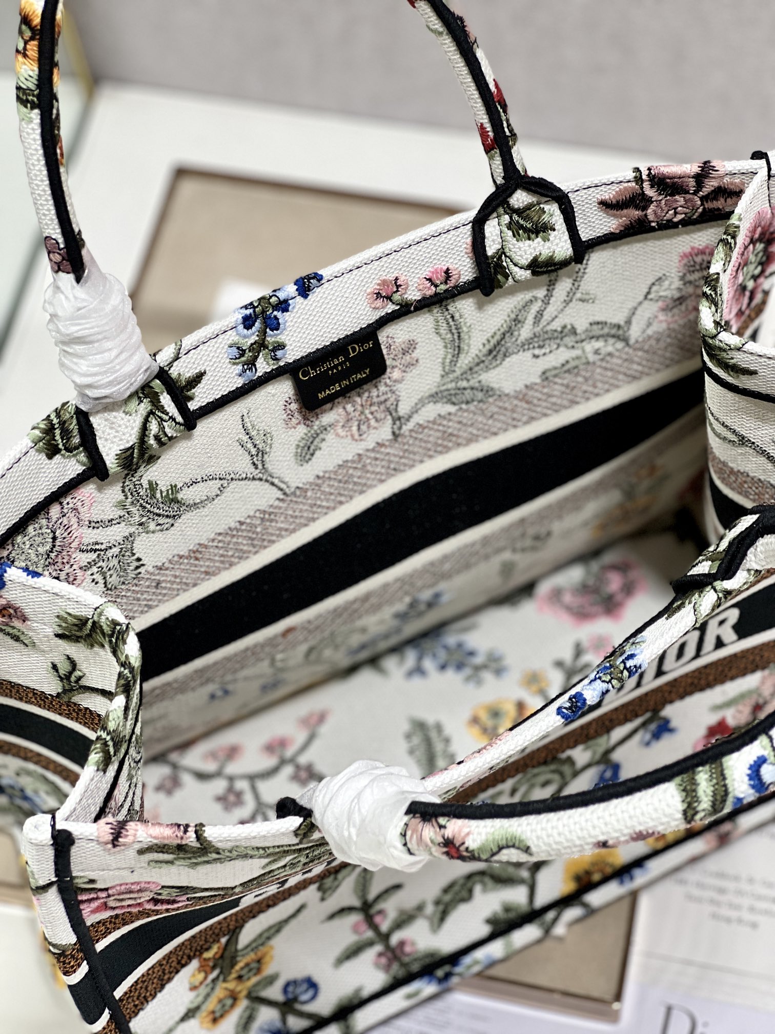 Christian Dior Medium Dior Tote Bag White/Black For Women 14in/ 36cmZEAU_