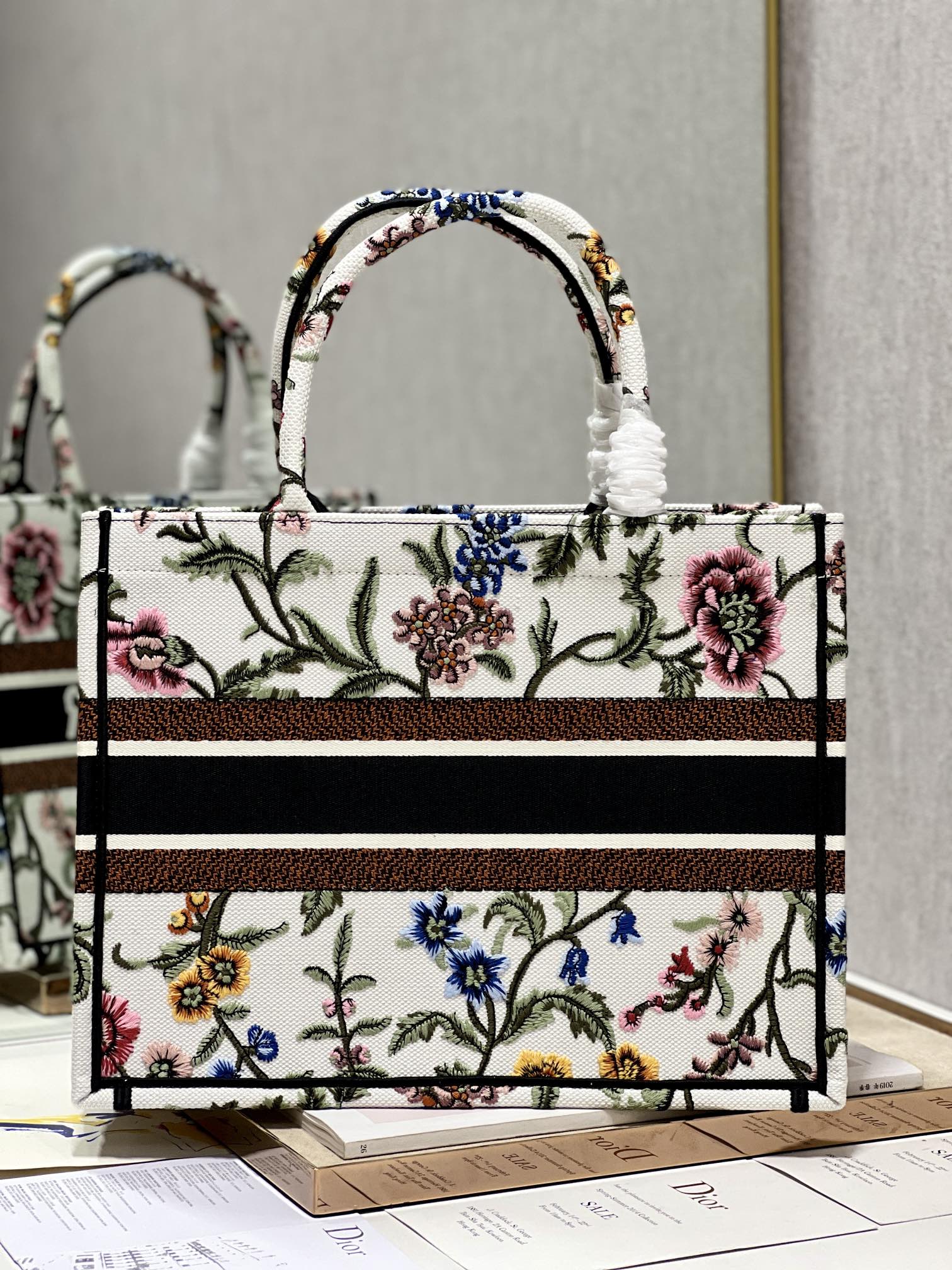Christian Dior Medium Dior Tote Bag White/Black For Women 14in/ 36cmZEAU_