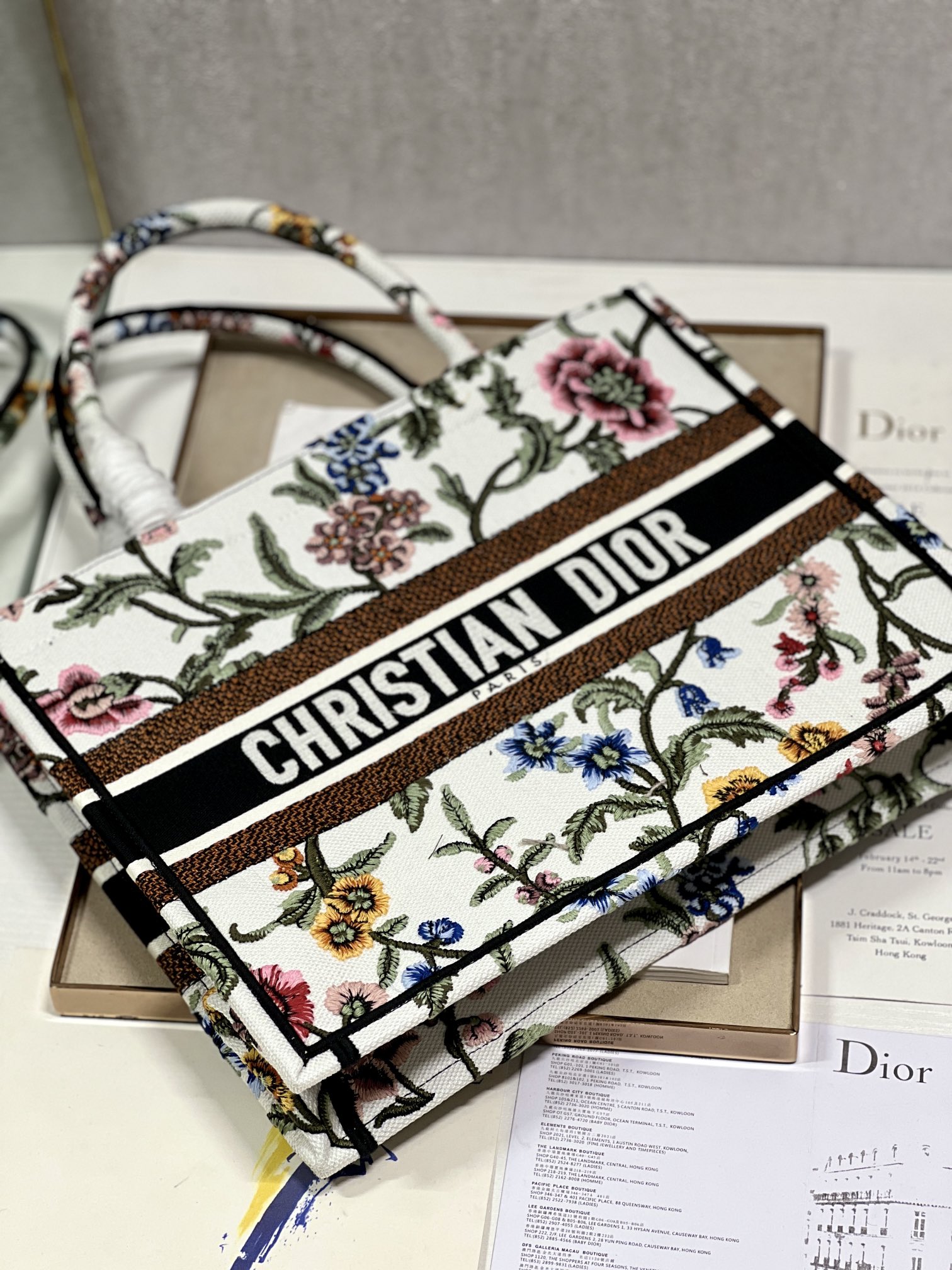 Christian Dior Medium Dior Tote Bag White/Black For Women 14in/ 36cmZEAU_