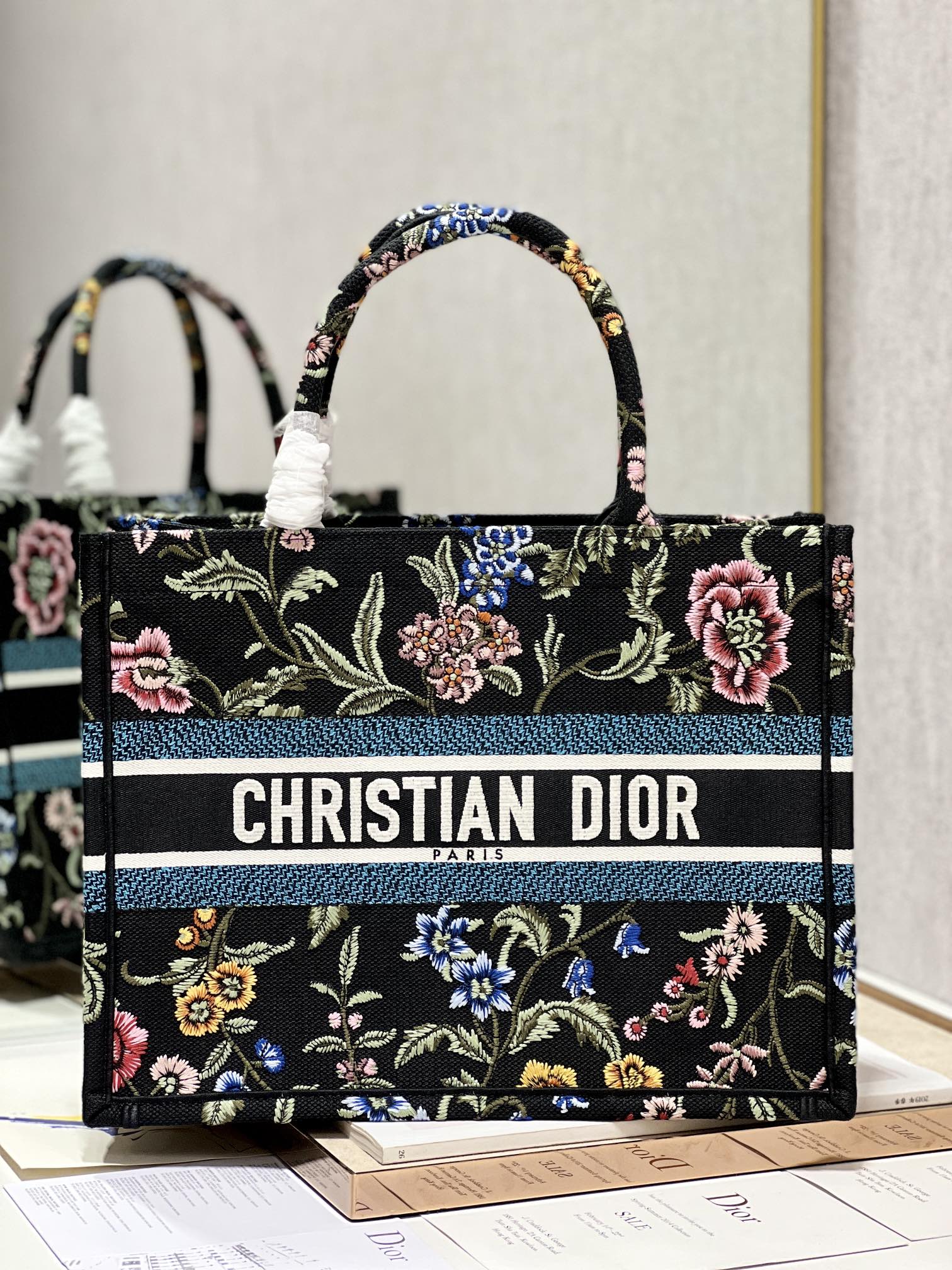 Christian Dior Medium Dior Tote Bag White/Black For Women 14in/ 36cmZEAU_