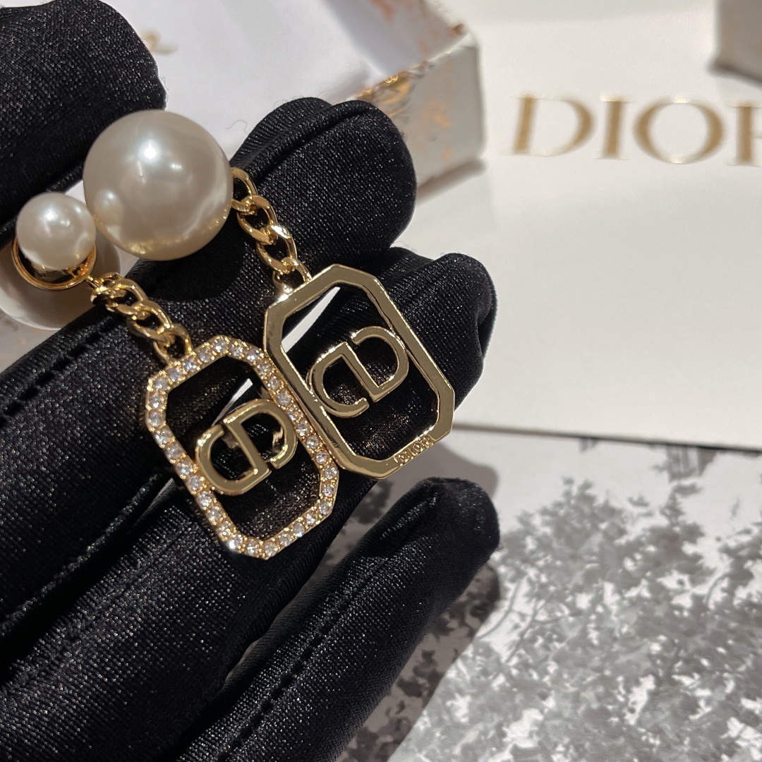 Christian Dior Pearl Tassel Earrings Gold For Women