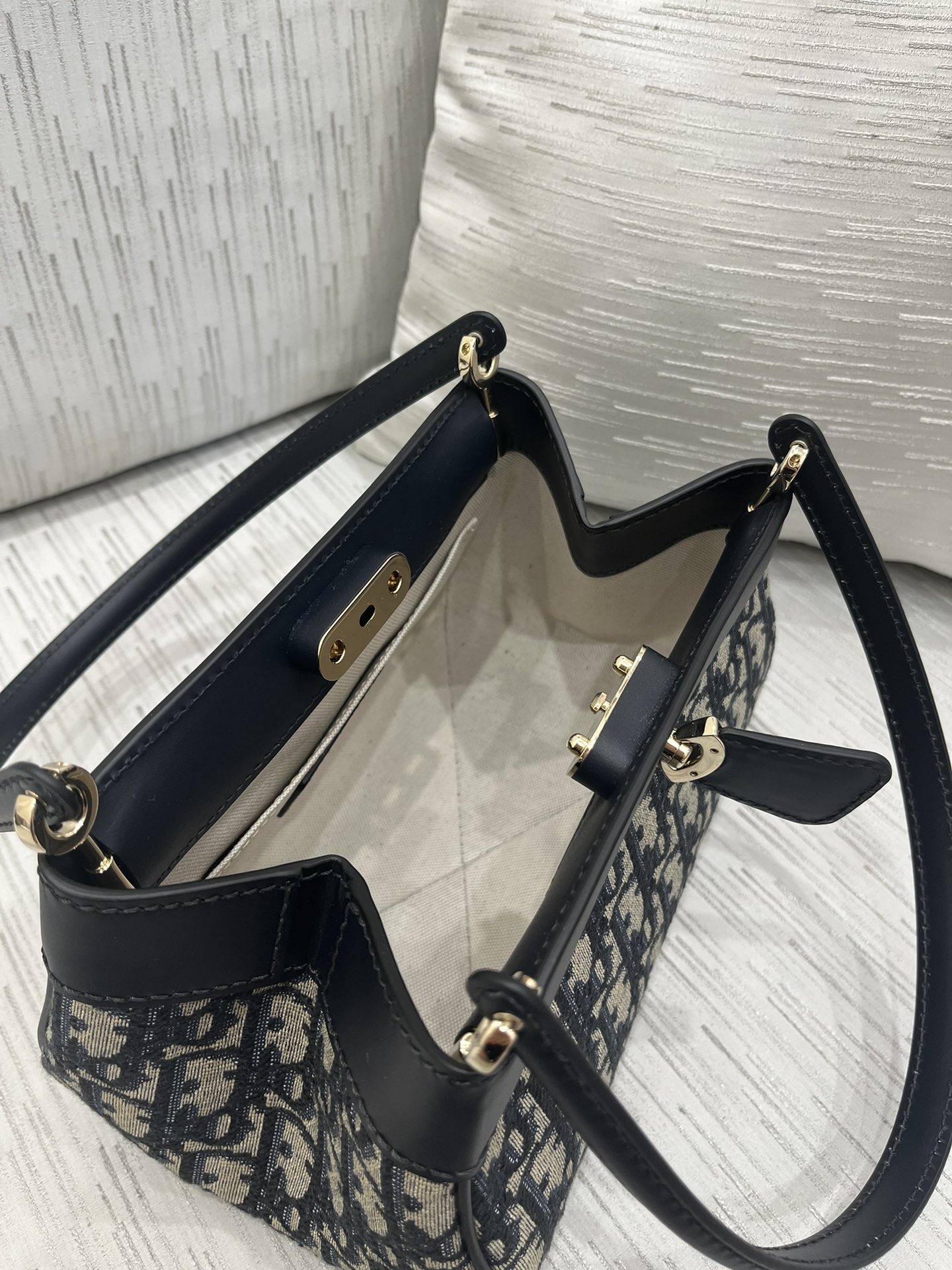 Christian Dior Small Dior Key Bag Black For Women 8.5in/22cmOTZQ_