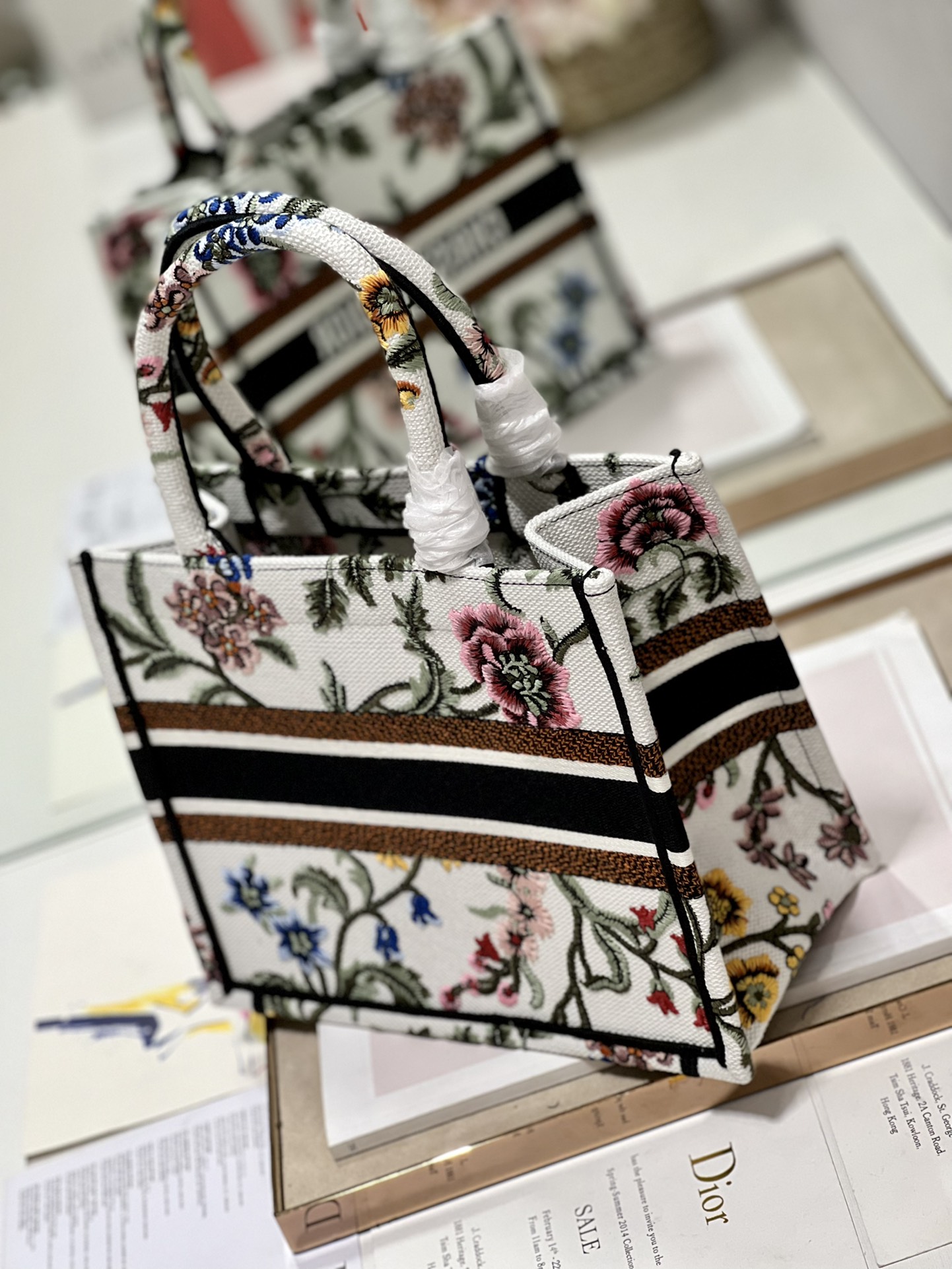 Christian Dior Small Dior Tote Bag White/Black For Women 10.5 in/ 26.5cm