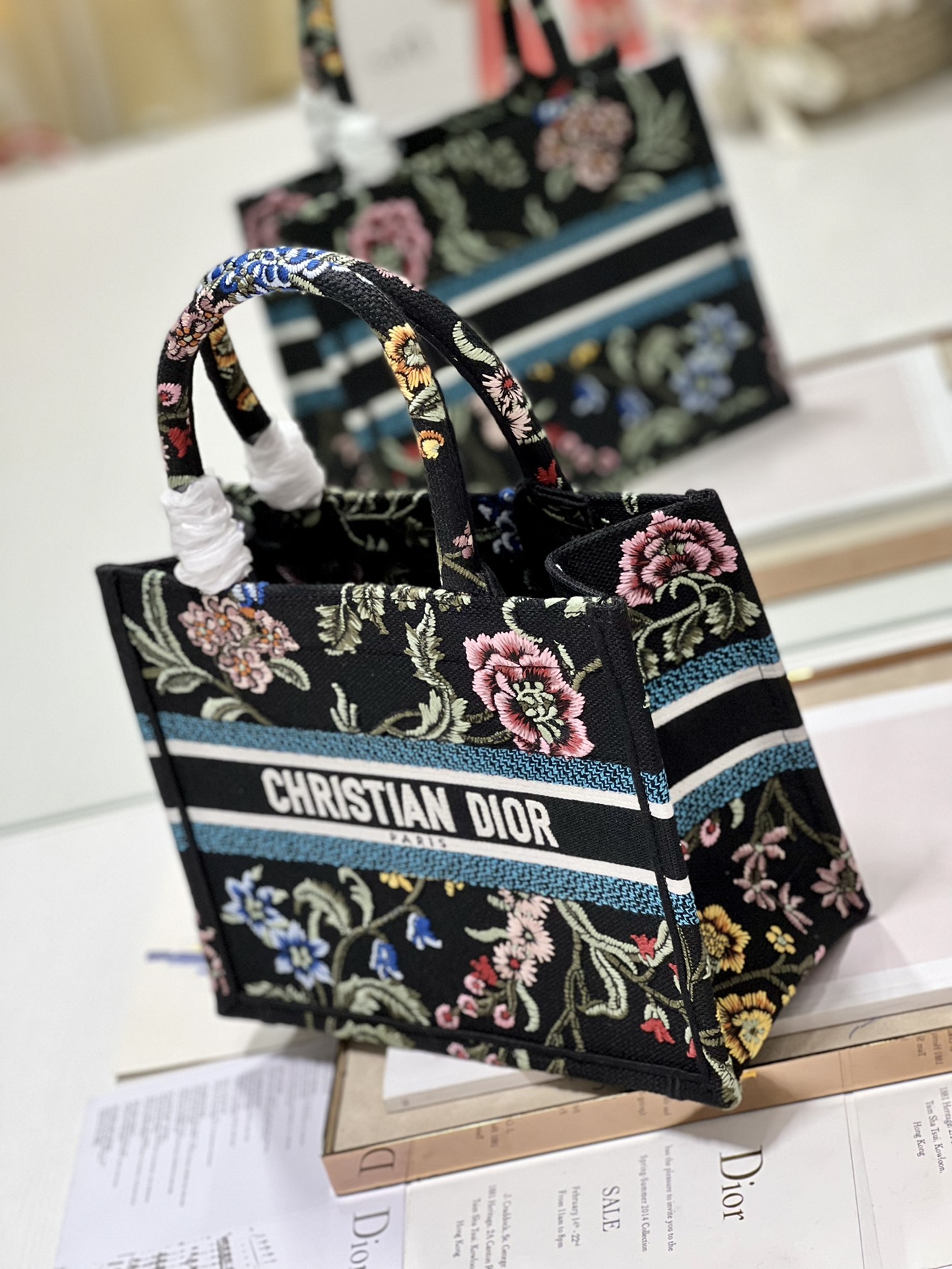 Christian Dior Small Dior Tote Bag White/Black For Women 10.5 in/ 26.5cm