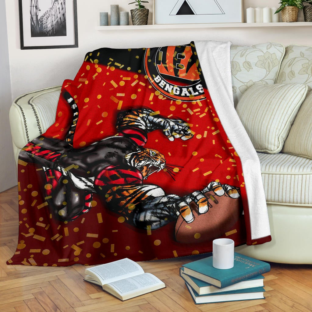 Cincinnati Bengals American Football Team Fleece Blanket Strong Bengal Grabbing Rugby Ball Artwork Fleece Blankets