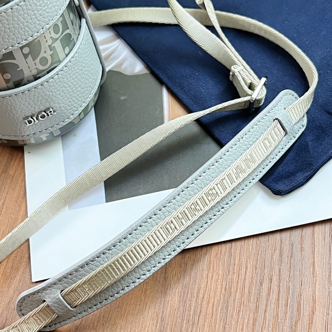 Dior Aqua Mug With Shoulder Strap Black For Women 5.5in/13.4cm 2ESKH324YMJ_H00N