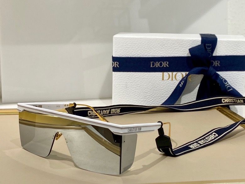 Dior Club M1U