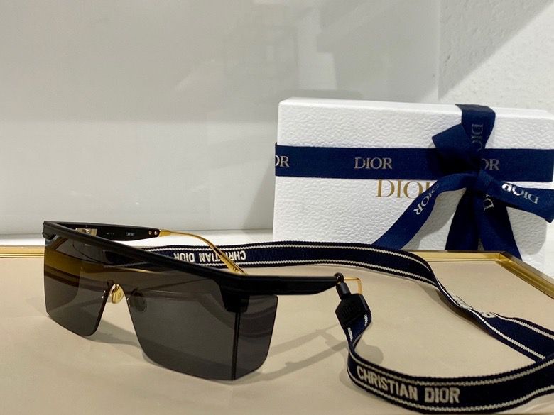 Dior Club M1U
