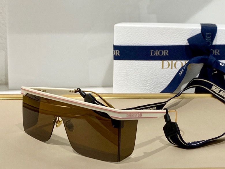 Dior Club M1U