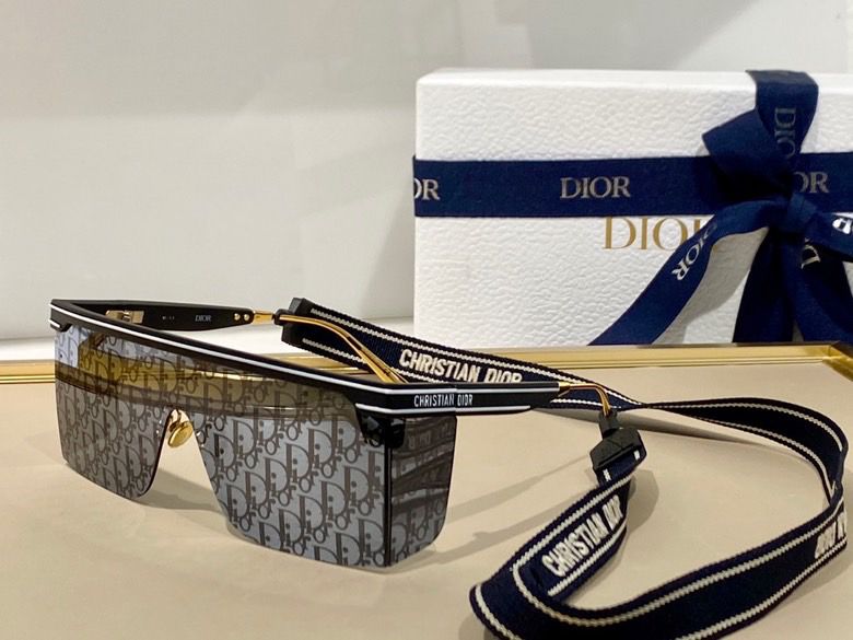 Dior Club M1U